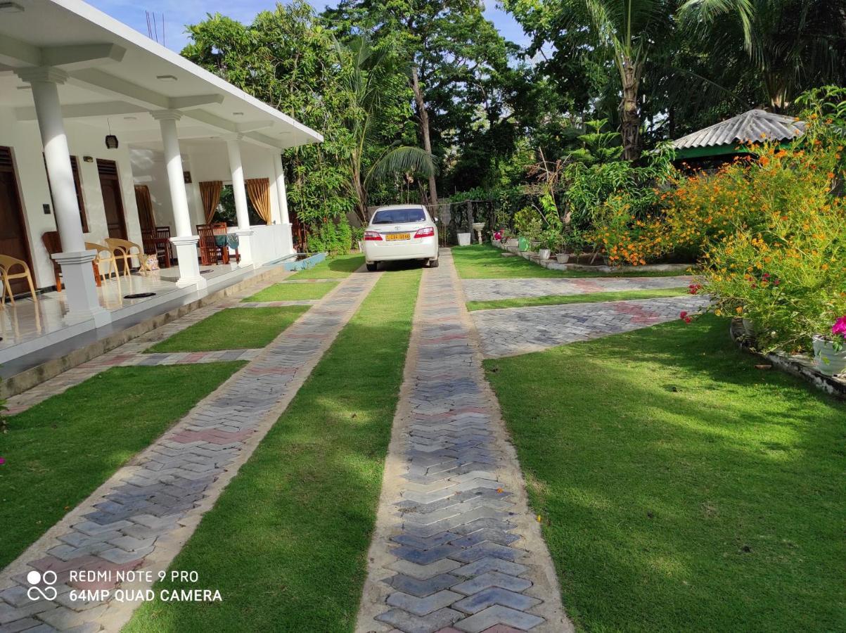 Geethani Tourist Home Polonnaruwa Cidade Antiga de Polonnaruva Exterior foto