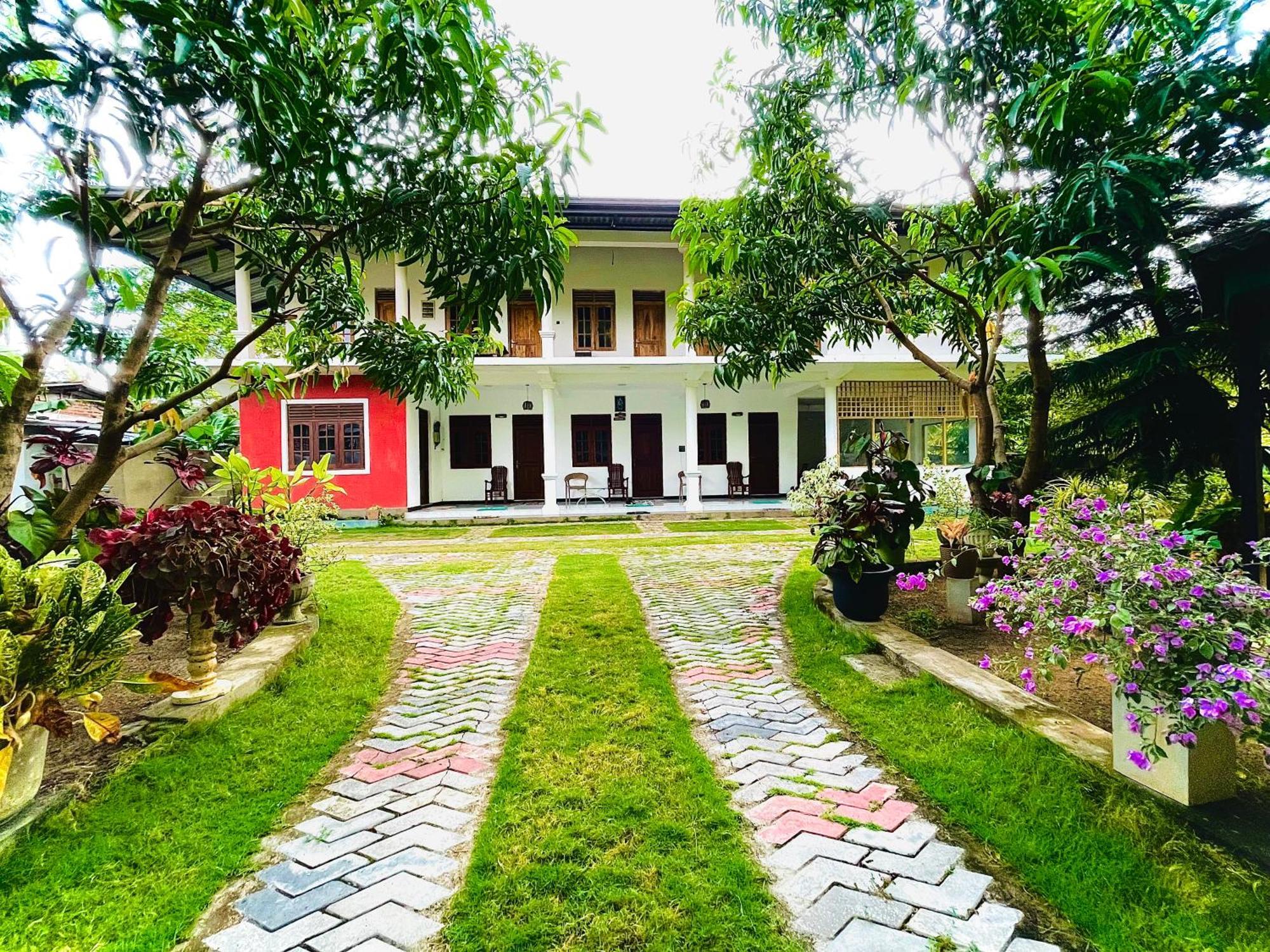 Geethani Tourist Home Polonnaruwa Cidade Antiga de Polonnaruva Exterior foto
